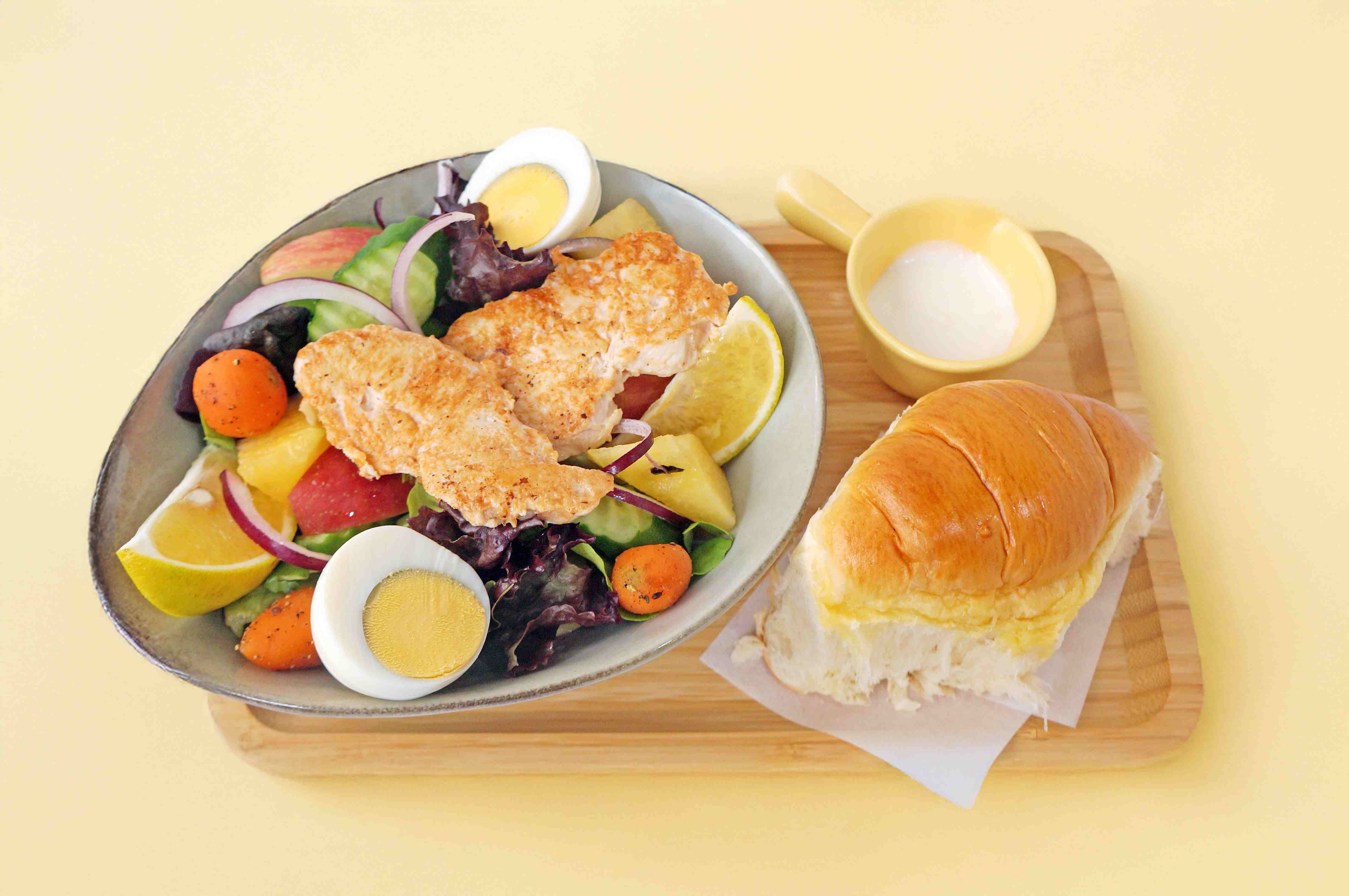 減脂早餐外食推薦：椒鹽雞柳生菜沙拉餐