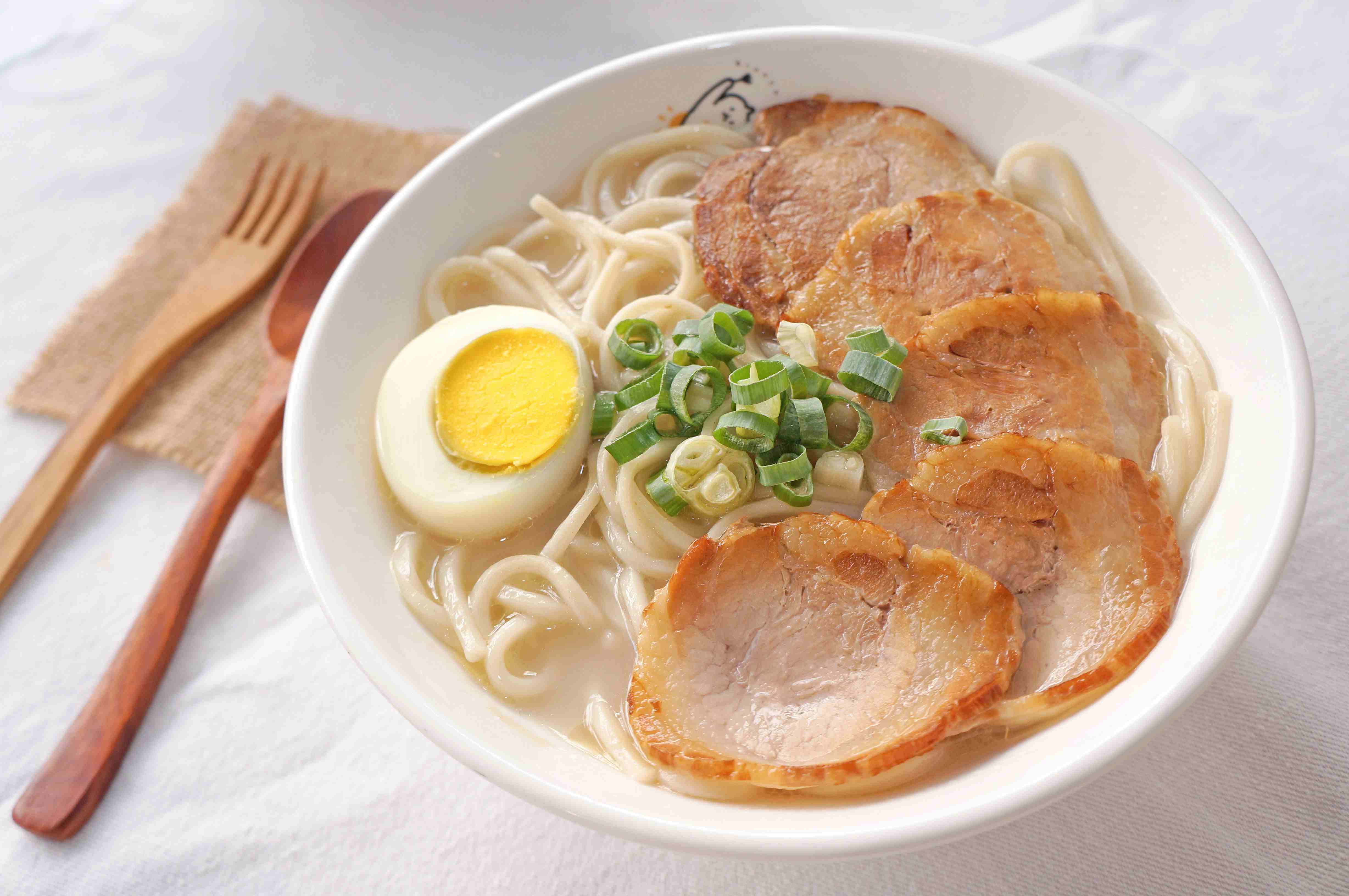 招牌「叉燒雞湯日曬麵」濃郁日式雞湯和Q彈台式麵條